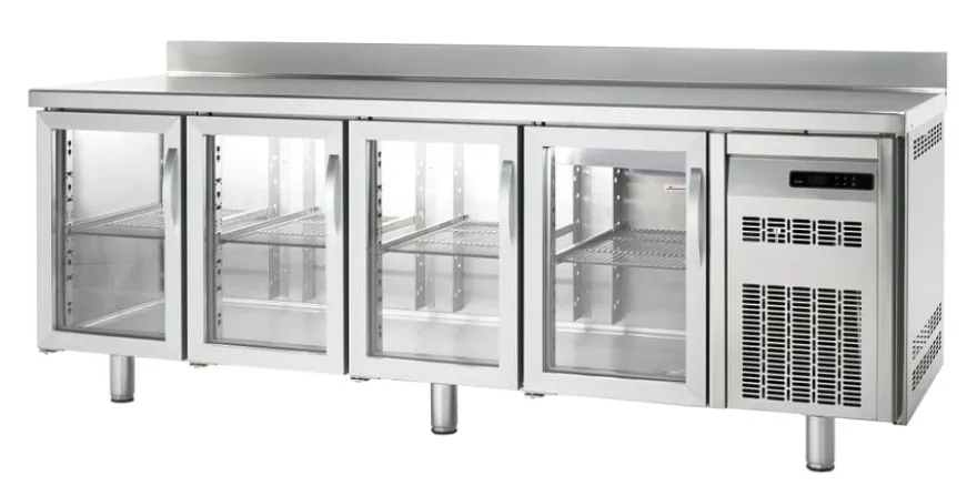 Bäckereikühltisch Premium 4/0 mit Aufkantung und Glastüren