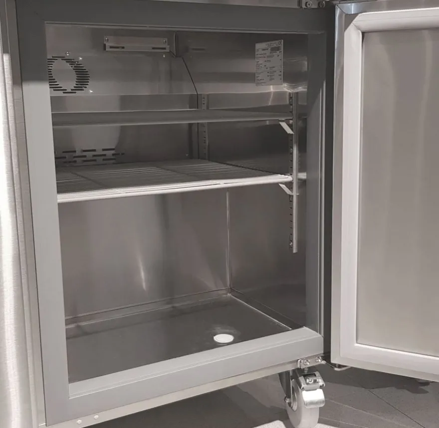Coreco Saladette US Range 1200 - 2/0 mit Glasaufsatz