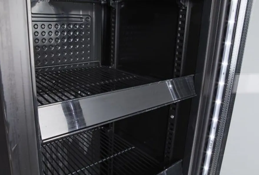 Gastro-Cool DC130 Getränkekühlschrank Slim ECO STAR 150 Liter schwarz/schwarz, LED, super sparmsam