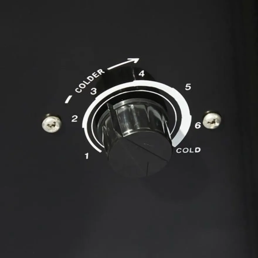 Gastro-Cool DC400 Getränkekühlschrank ECO STAR 400 Liter mit Werbedisplay schwarz/weiß, LED, super sparsam