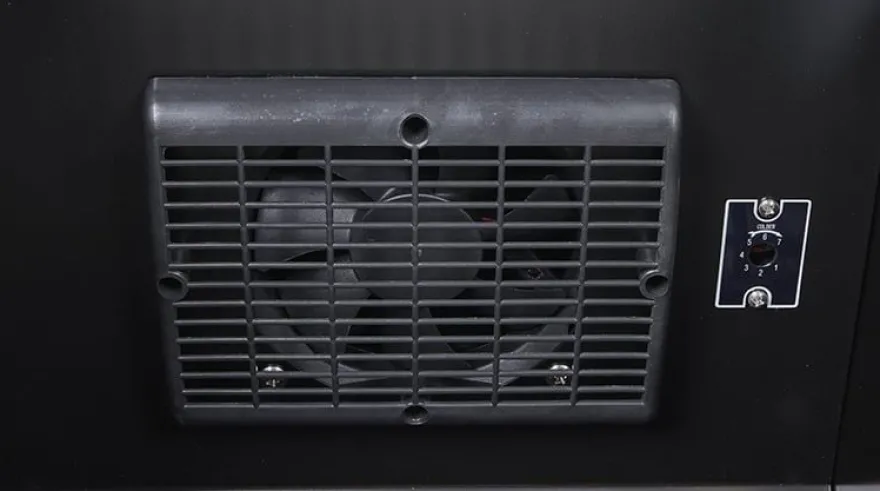 Gastro-Cool DC130 Getränkekühlschrank Afri-Cola 150 Liter schwarz/schwarz, LED