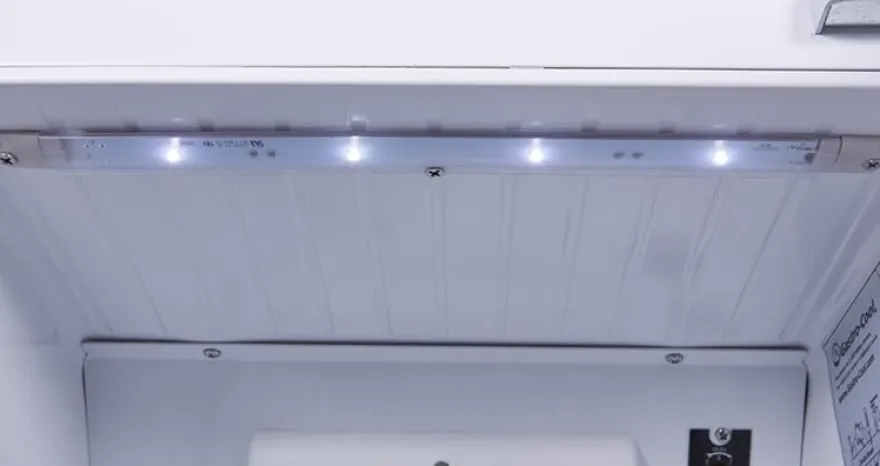 Gastro-Cool GD175 Getränkekühlschrank Retro Slim 212 Liter weiß/weiß, LED, Retro Design