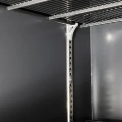 Gastro-Cool GD1600 Getränkekühlschrank 1716 Liter mit 3 Klapptüren, LED Beleuchtung, schwarz
