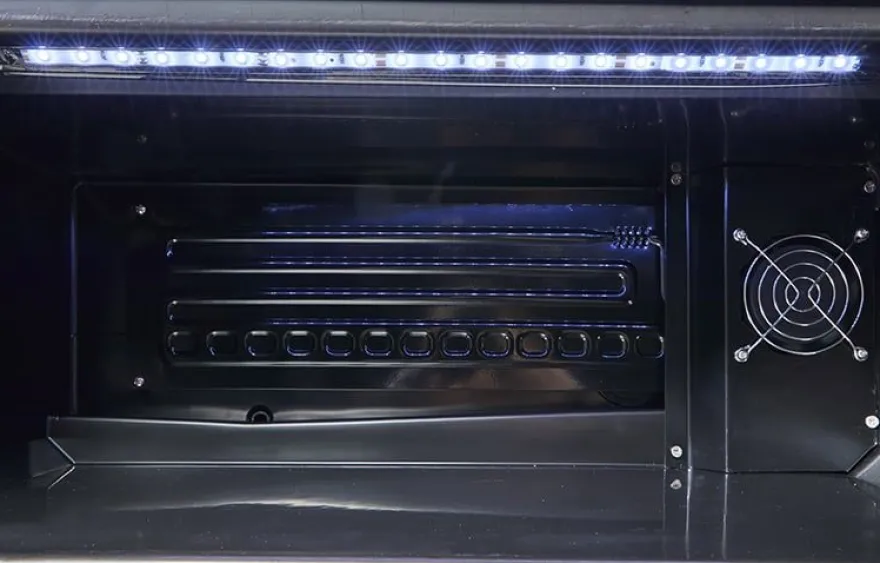 Gastro-Cool GD15 Glastürkühlschrank Theke 25 Liter schwarz/schwarz, LED