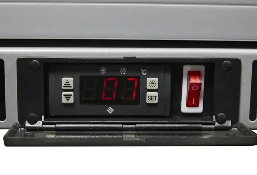 Gastro-Cool UC300 Barkühlschrank 330 Liter Schiebetüren silber, LED, unterbaufähig