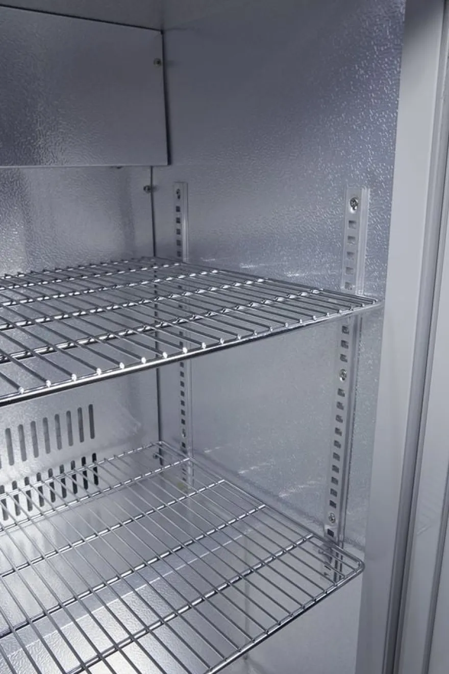 Gastro-Cool UC300 Barkühlschrank 330 Liter Schiebetüren silber, LED, unterbaufähig