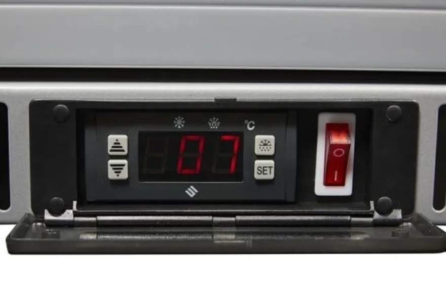 Gastro-Cool UC200 Barkühlschrank 208 Liter Schiebetüren silber, LED, unterbaufähig