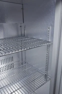 Gastro-Cool UC200 Barkühlschrank 208 Liter Schiebetüren silber, LED, unterbaufähig