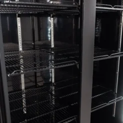 Getränkekühlschrank ECO 630 mit Leuchtaufsatz und Klapptüren