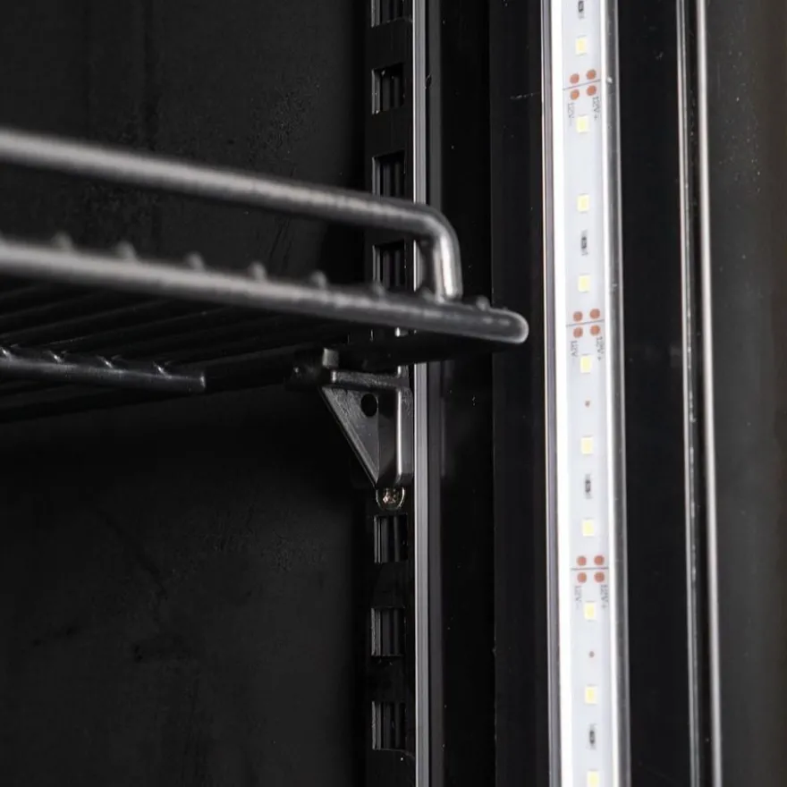 Getränkekühlschrank GKS-160 Slim, 160 Liter Kühlraumvolumen, Innenbeleuchtung, schwarz