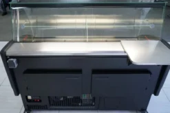 Kühltheke RHEA 1340 mm schwarz, LED-Beleuchtung, gekühlter Unterbau