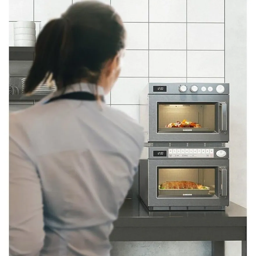 Samsung Gewerbe-Mikrowelle 26 Liter 1850W, manuelle Steuerung