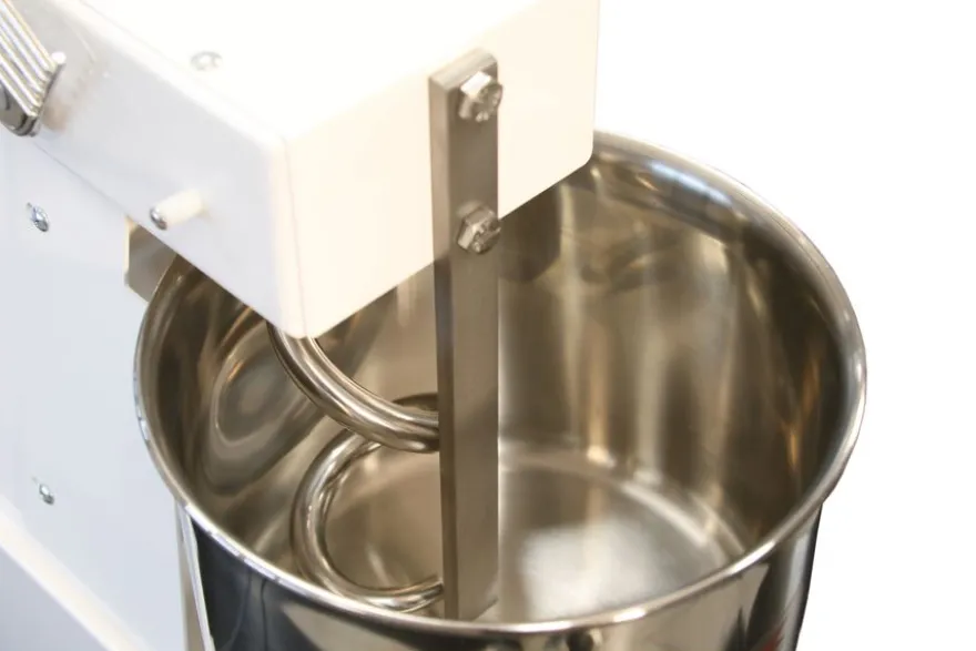 Spiral-Teigknetmaschine PROFI 22 Liter 400V mit Rollen - fester Kopf