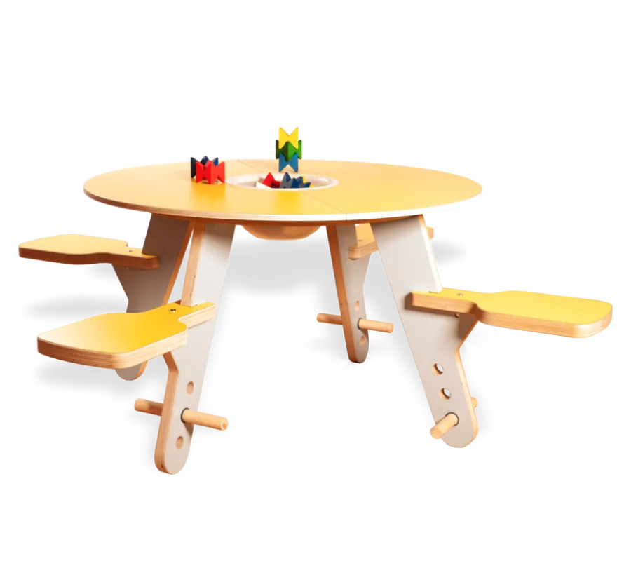 TAVI SPIELTISCH